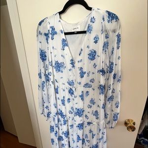 Long sleeve white dress with slit